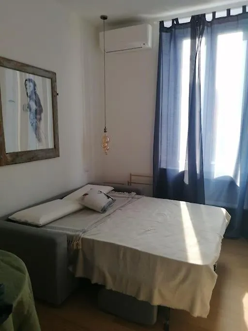 New Cozy Studio 7 Metro Stops To Duomo! Milano 0*,  Italia