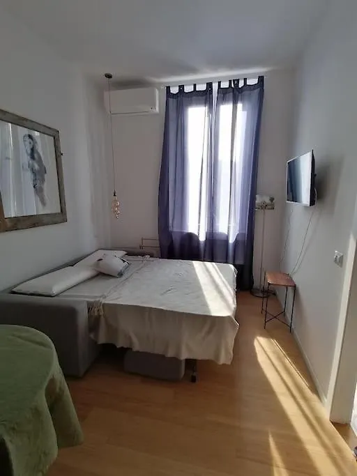 New Cozy Studio 7 Metro Stops To Duomo! Milano Italia